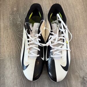 Nike Men's Black and White Athletic Shoes